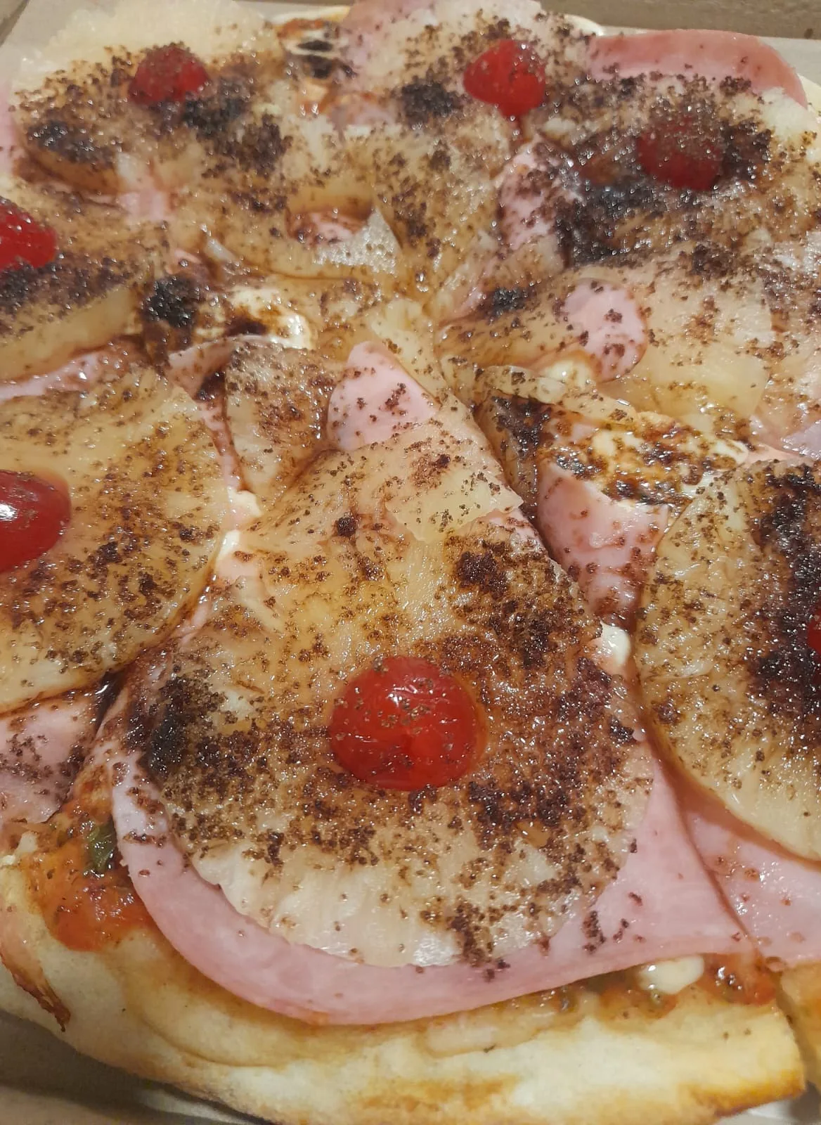 Pizza de jamón y ananá